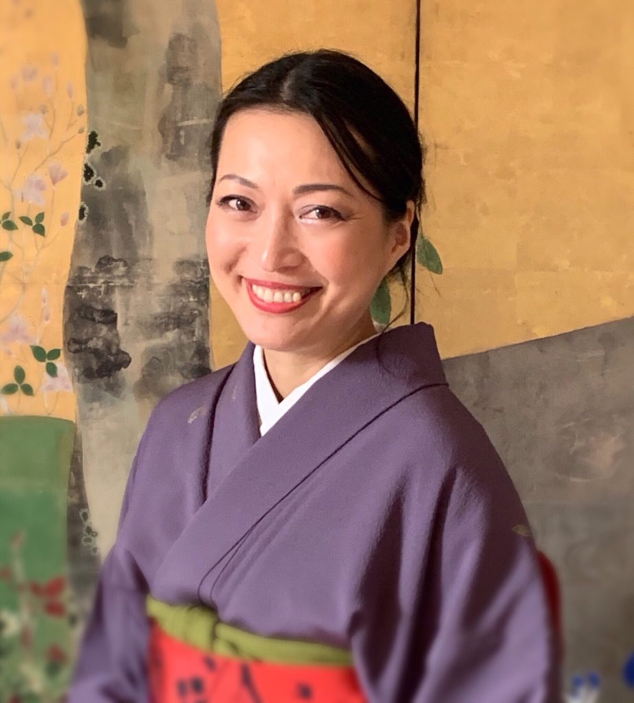 Azumi Uchitani, Japanese art and culture educator